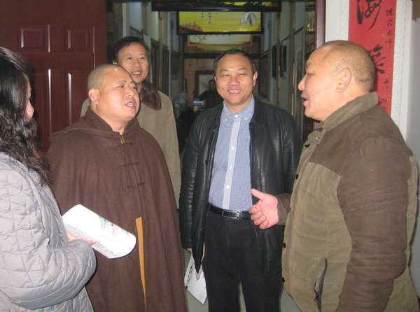 净明出席迎新春书画陶瓷艺术展会 005.jpg