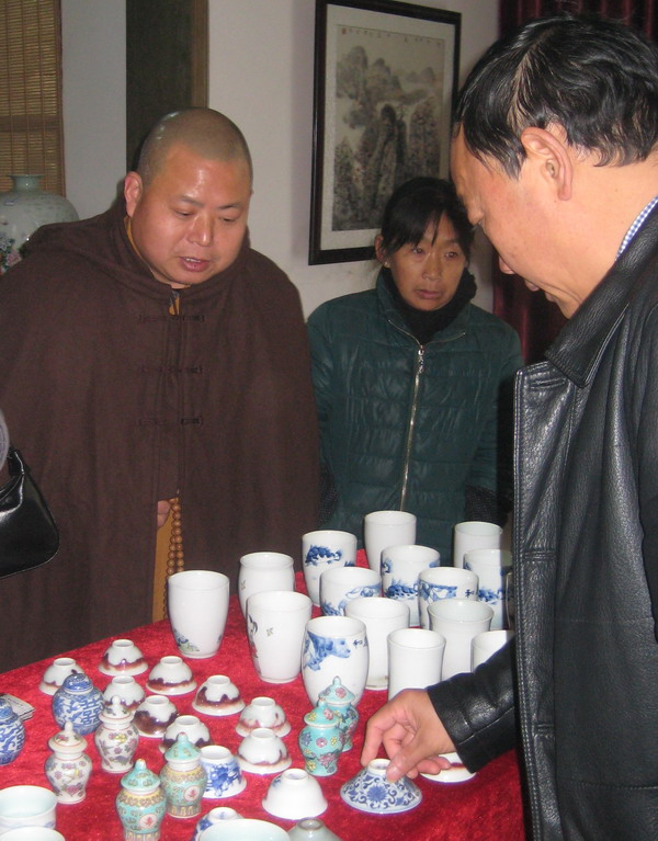 净明出席迎新春书画陶瓷艺术展会 008.jpg